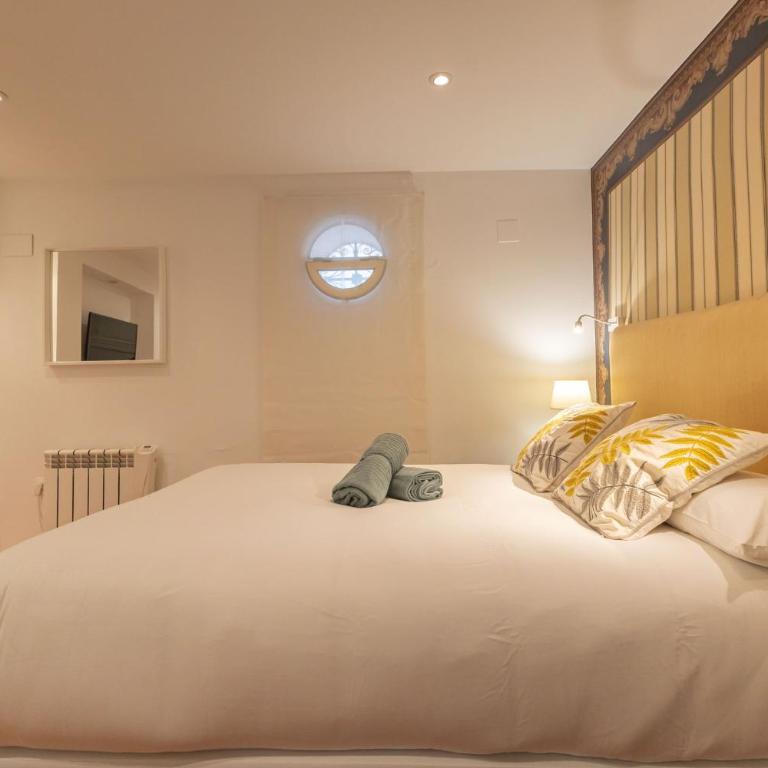 Charming 2 Bedroom Apartment at Plaza el Salvador by OCityzen - Two-Bedroom Apartment - 22