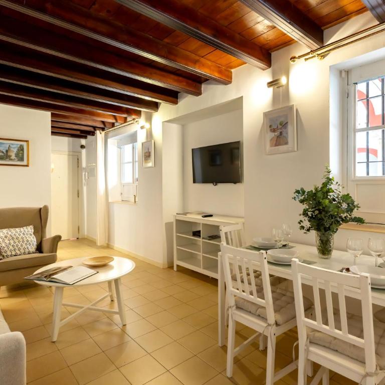 Charming 2 Bedroom Apartment at Plaza el Salvador by OCityzen - Two-Bedroom Apartment - 2