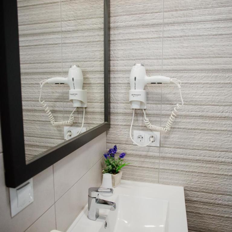 Apartamentos Turisticos Mastil 16 P2 - Habitación Cuádruple con baño privado - 5