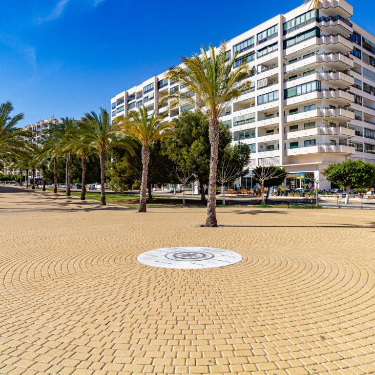 Beautiful flat in the building Balcon del Mar, on the first line of La Cala beach, pool and garage - One-Bedroom Apartment - 7