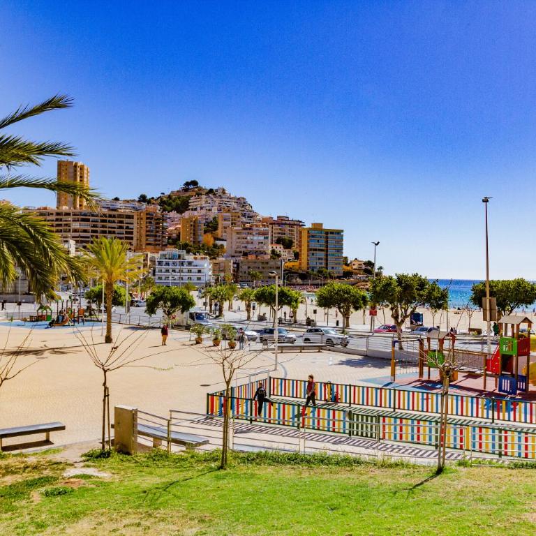 Beautiful flat in the building Balcon del Mar, on the first line of La Cala beach, pool and garage - One-Bedroom Apartment - 11