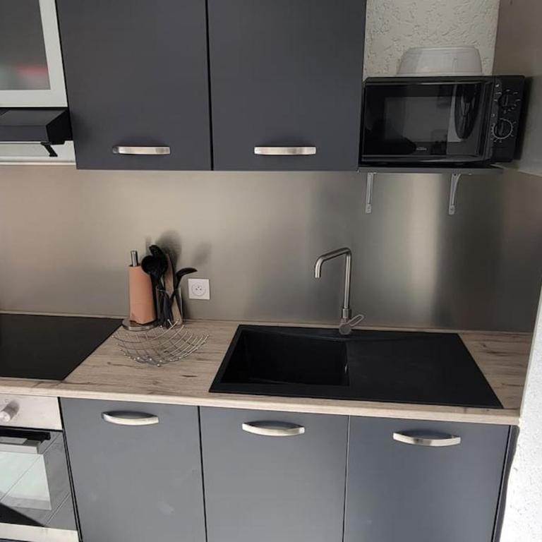 Nauticap, Joli T2 rénové, piscine, parking, 200m plage - One-Bedroom Apartment - 24