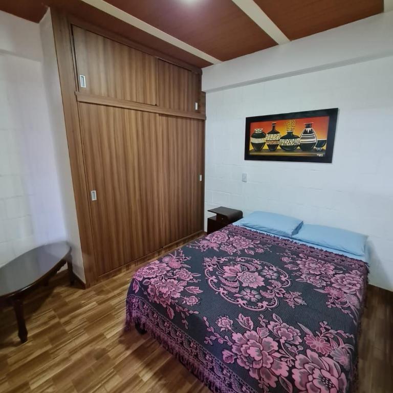 Apartahotel Bella Vista 2nd Floor Lake Calima - Habitación con cama grande - 1