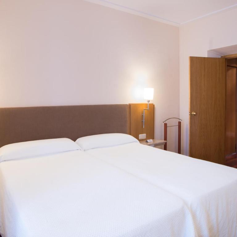 Hotel Inglaterra - Triple Room - 1