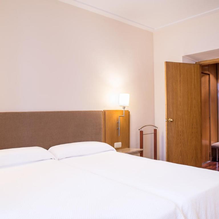 Hotel Inglaterra - Triple Room - 10