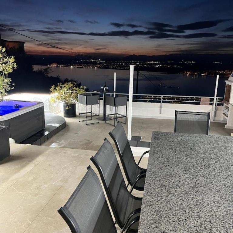 Appartement Duplex Rosas avec terrasse magnifique jacuzzi vue mer - Three-Bedroom Apartment - 8
