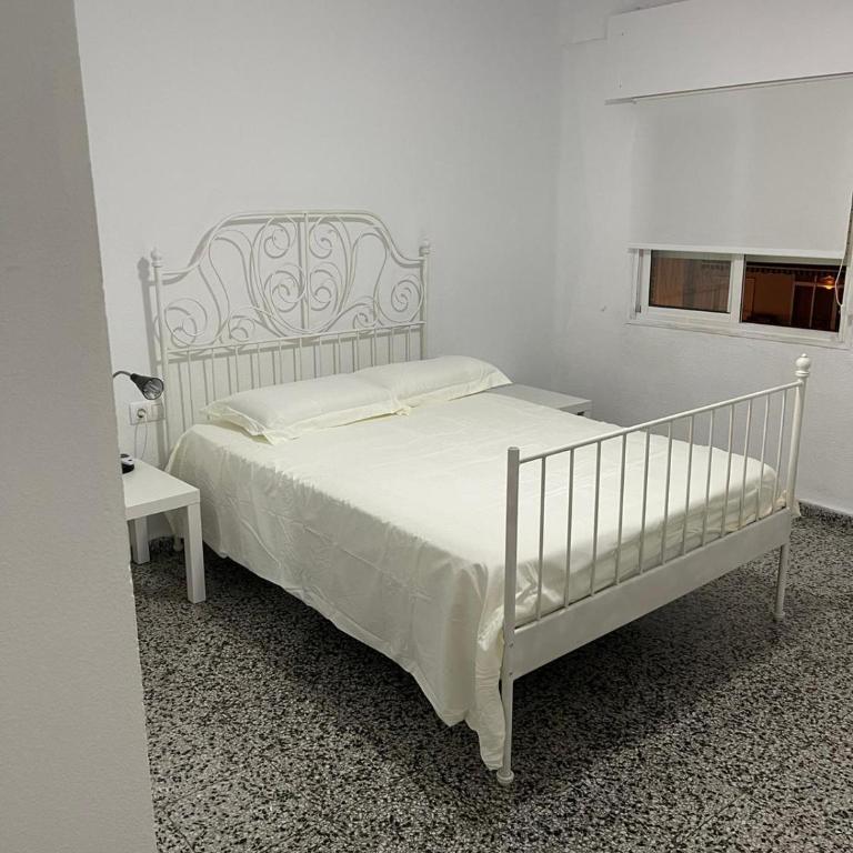Apartamento de habitaciones privadas en el centro de Málaga - Habitación Doble con baño compartido - 1
