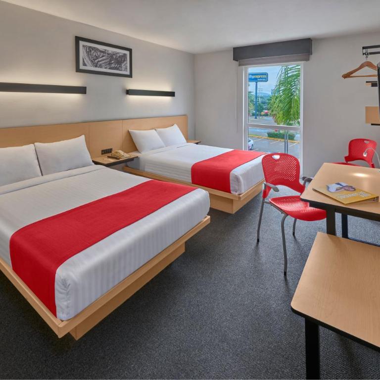City Express Plus by Marriott Guadalajara Expo - Double Room with Two Double Beds - 9