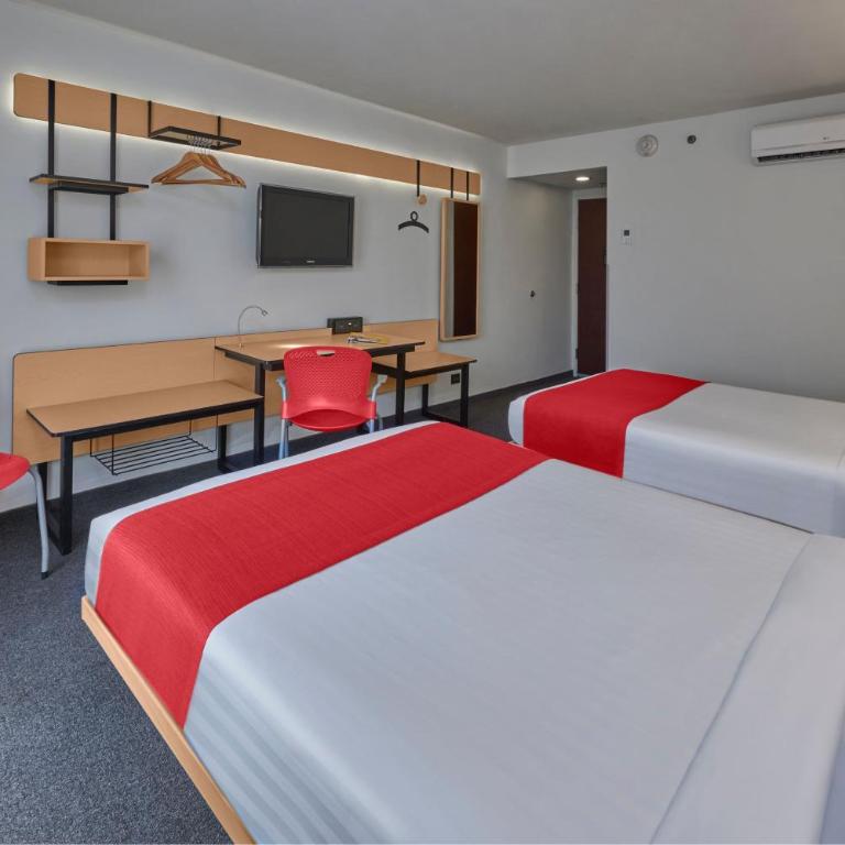 City Express Plus by Marriott Guadalajara Expo - Double Room with Two Double Beds - 8