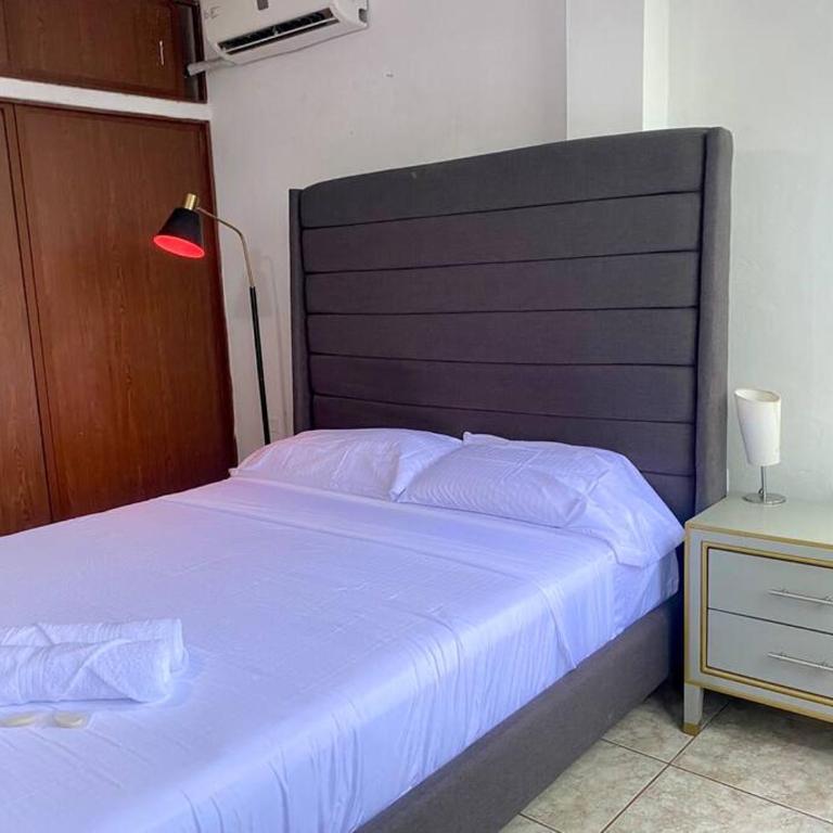 Moderno, grande, amplia vista, parqueo - Apartamento de 3 dormitorios - 27