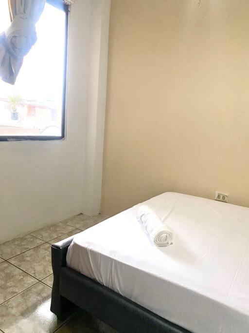 Moderno, grande, amplia vista, parqueo - Apartamento de 3 dormitorios - 42