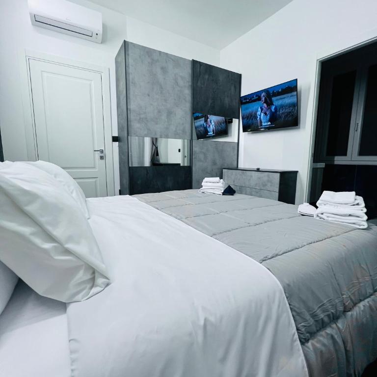 Seven Nights Bologna - Camera Matrimoniale con Bagno Privato - 6
