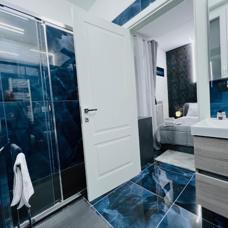 Seven Nights Bologna - Camera Matrimoniale con Bagno Privato - 20