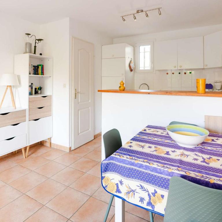 Pavillon climatisé 4 pièces avec WIFI, proche plage, terrasse, barbecue, park. privatif, animaux admis - FR-1-409-249 - Villa - 7