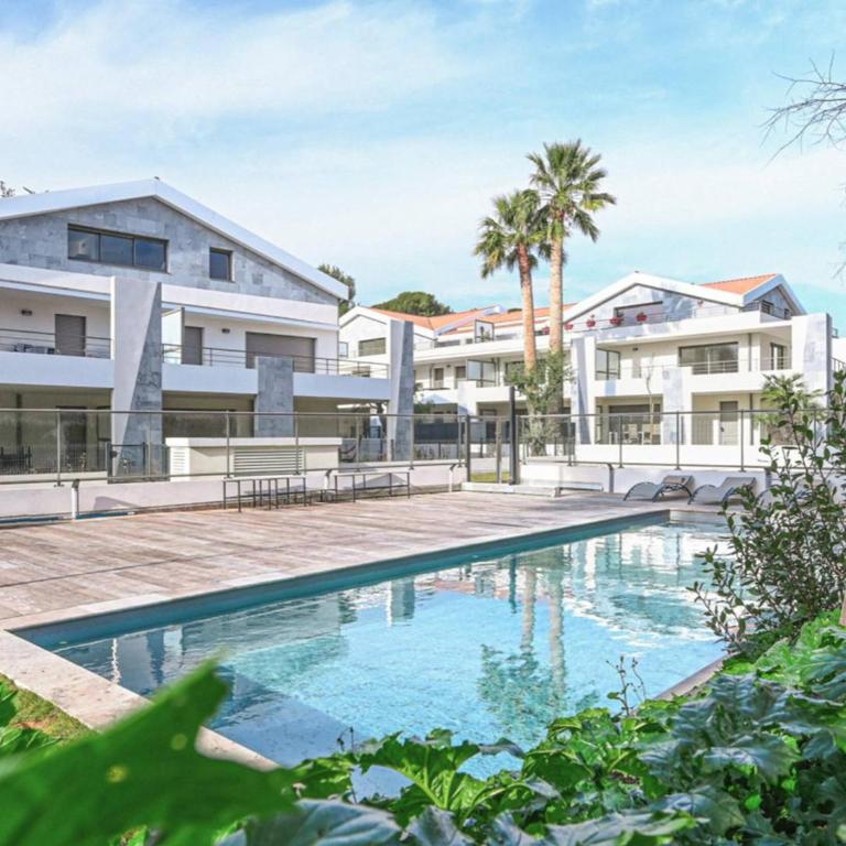 Appartement à 150m plage des Lecques, climatisé, piscine, terrasse, 2 chambres, parking - 4 étoiles - FR-1-770-29 - Appartement - 1