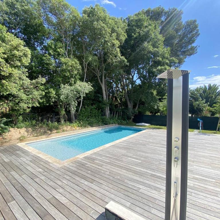 Appartement à 150m plage des Lecques, climatisé, piscine, terrasse, 2 chambres, parking - 4 étoiles - FR-1-770-29 - Appartement - 2