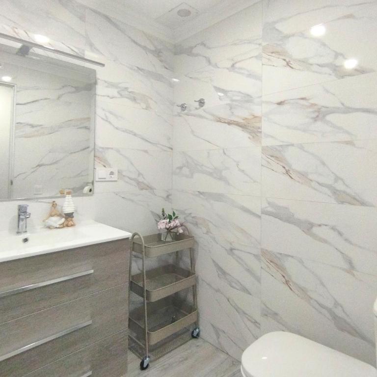 Apartment Dinamarca with 2 bedrooms, 50 mts from the beach - Two-Bedroom Apartment - 29
