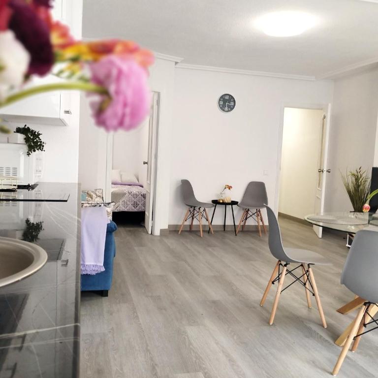 Apartment Dinamarca with 2 bedrooms, 50 mts from the beach - Two-Bedroom Apartment - 11