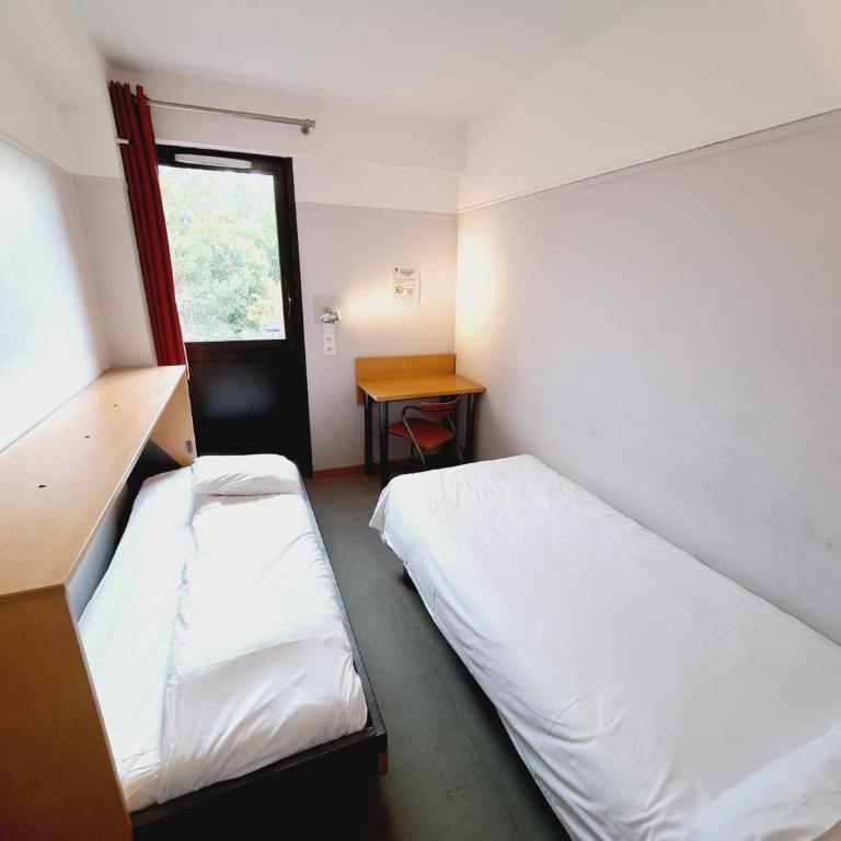 CIS de Champagne - Ethic Etapes - Chambre Lits Jumeaux avec Toilettes Communes - 1