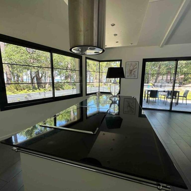 Maison du Lac avec Lagon, Spa de Nage, Jacuzzi - Villa - 11