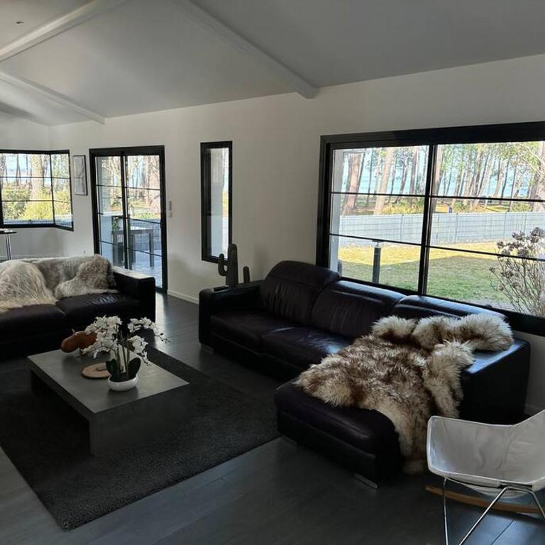Maison du Lac avec Lagon, Spa de Nage, Jacuzzi - Villa - 12