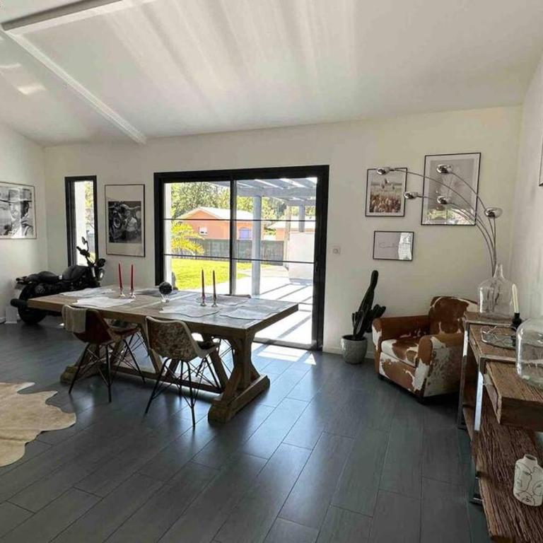 Maison du Lac avec Lagon, Spa de Nage, Jacuzzi - Villa - 9