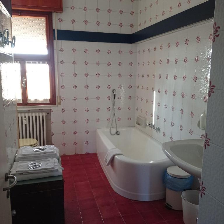 B&B Casa Mancini - Camera Matrimoniale con Bagno Privato Esterno - 2