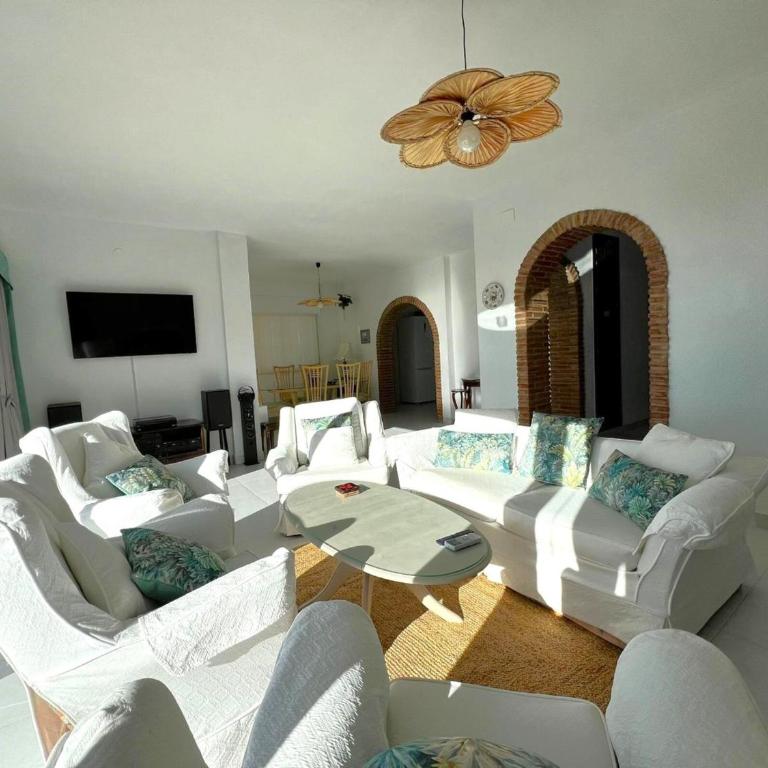 Villa with Stunning Views & Private Pool - Villa con piscina privada - 7