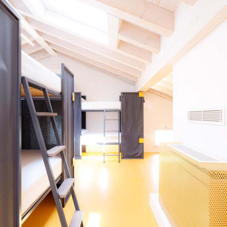 Nomad Hostel - Etagenbett im gemischten 14-Bett-Schlafsaal - 5