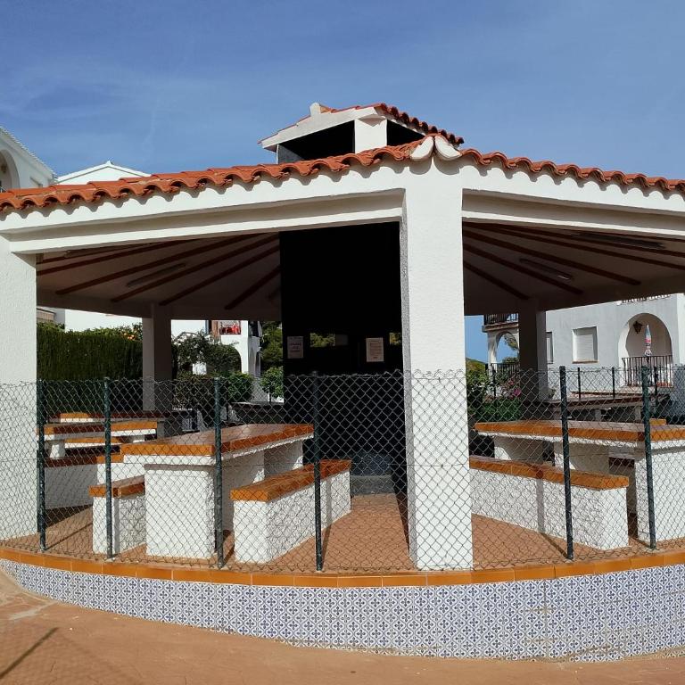 BAJO CON JARDIN PRIVADO Y PISCINA - Font Nova - Apartamento de 2 dormitorios - 16