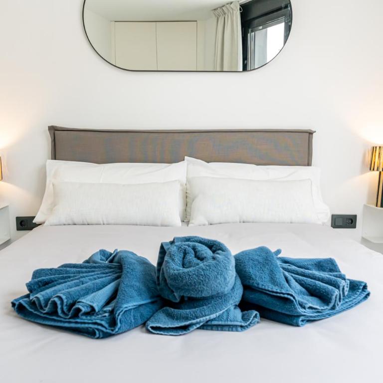 Modern Wave Escape apartment with private parking and rooftop pool BY NAMASTE ELITE - One-Bedroom Apartment - 12