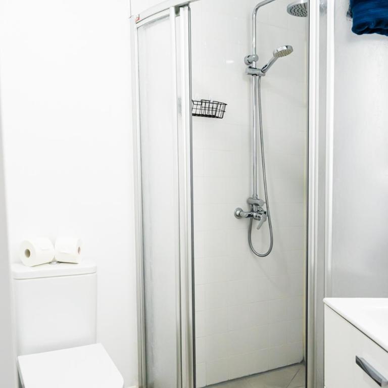 Modern Wave Escape apartment with private parking and rooftop pool BY NAMASTE ELITE - One-Bedroom Apartment - 23