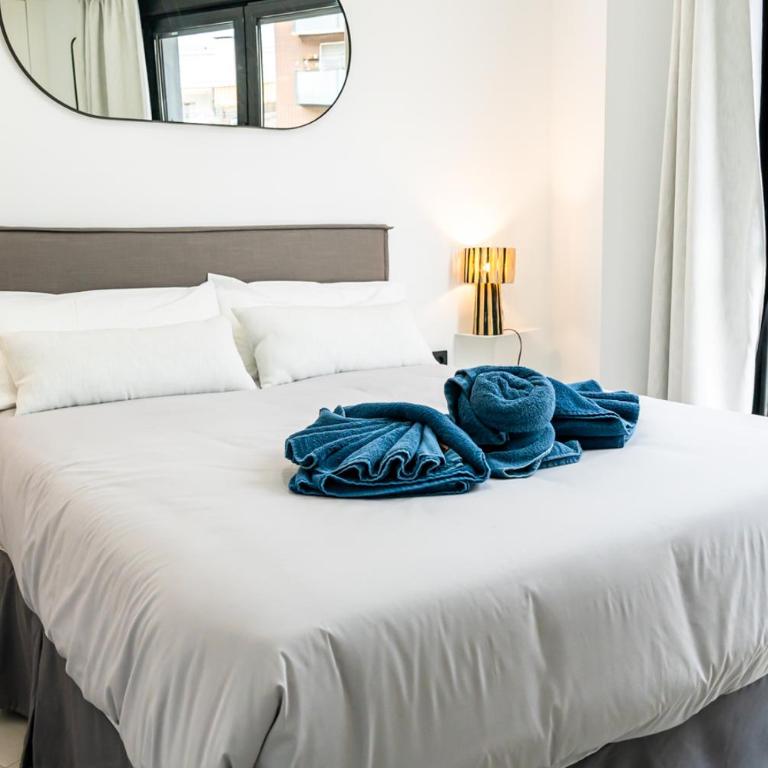Modern Wave Escape apartment with private parking and rooftop pool BY NAMASTE ELITE - One-Bedroom Apartment - 14