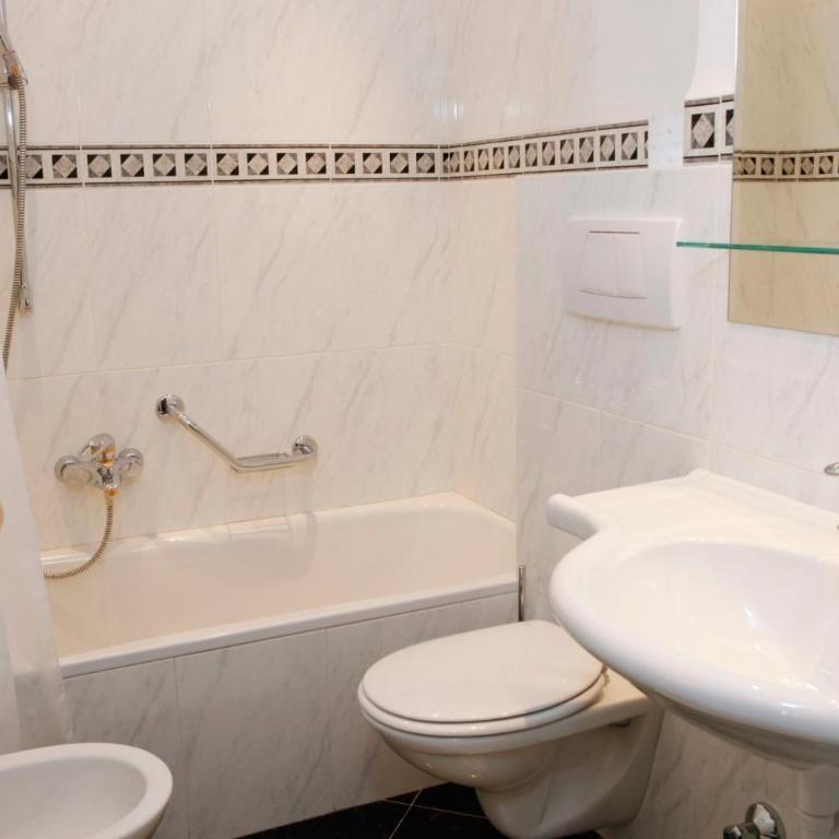Hotel Regina - Budget Double Room - 2