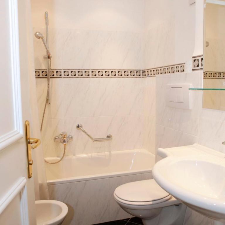 Hotel Regina - Budget Double Room - 4