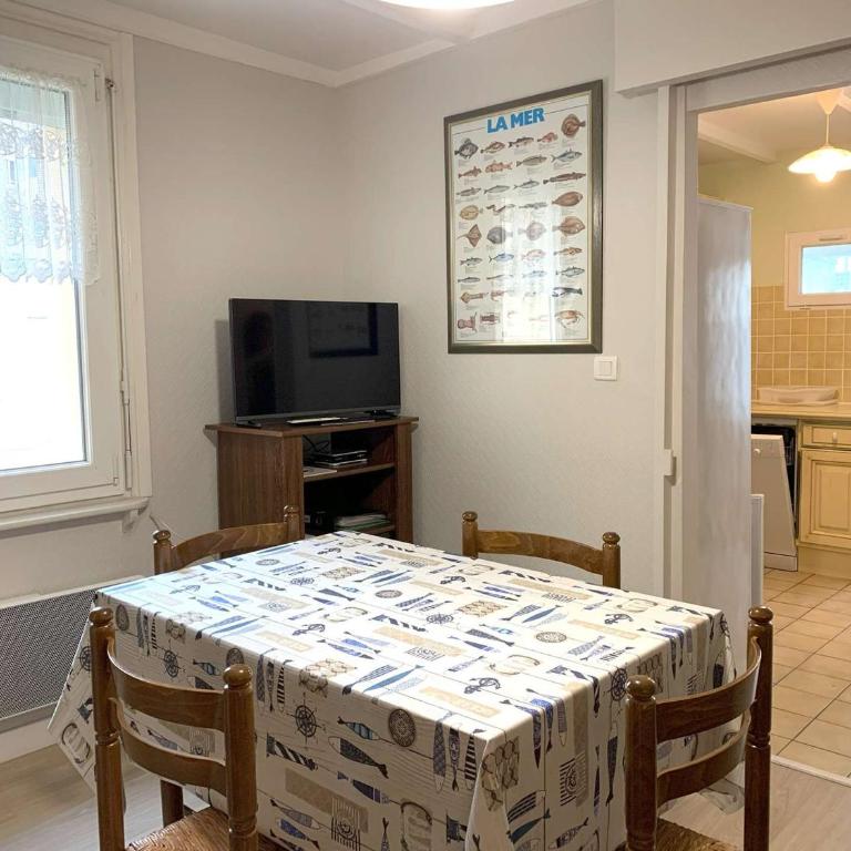 Maison à Perros-Guirec avec WIFI, proche centre-ville et plage, cour fermée, parking privé - FR-1-368-324 - Ferienhaus - 10