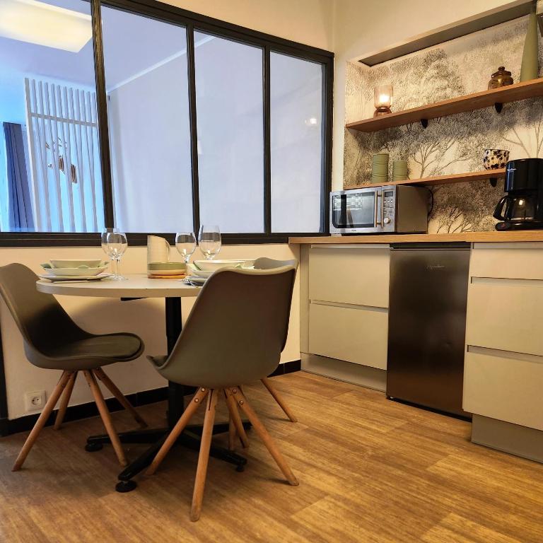 Appartements Epicurieux - hyper centre calme SEJOURAIXLESBAINS - One-Bedroom Apartment - 23