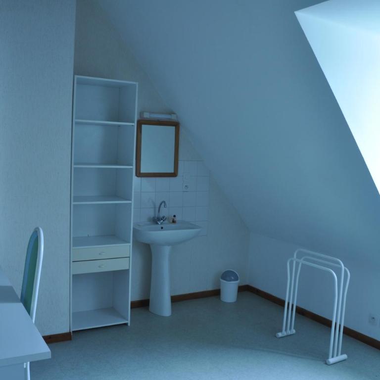 Chambre meublée en duplex indépendante - Grande Chambre Simple - 10