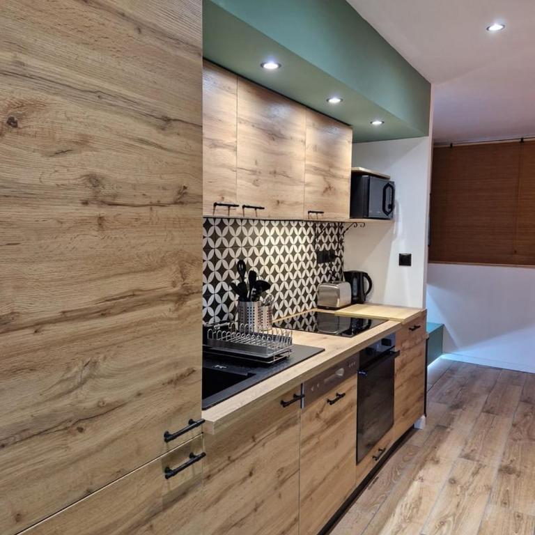 Cosy Haven 5 min from Nice Carnival Hyper-Center! - Appartement - 2