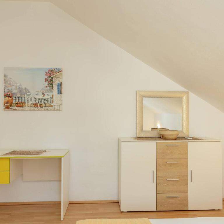 Suberic Apartments - Apartment with Terrace - 12