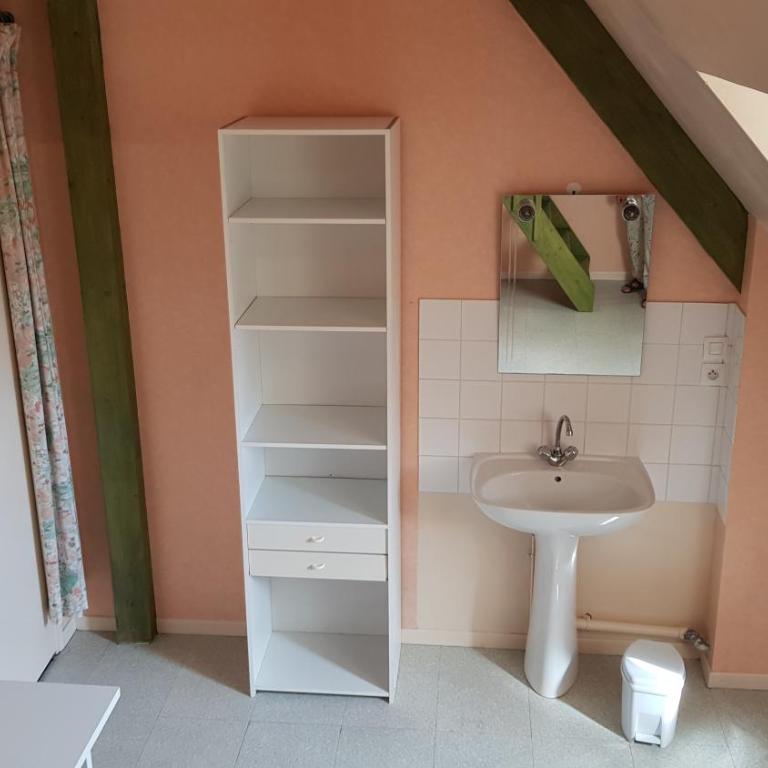 Chambre meublée en duplex indépendante - Grande Chambre Simple - 12