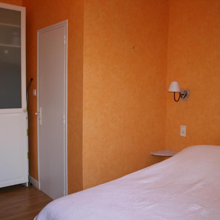 Appartement T4 - Centre de Luchon - 6 pers - Ski - Randonnée - Cure - Apartment mit Blick auf die Berge - 13