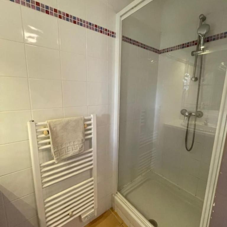 Carro, proche de la mer, appartement 2 chambres - Three-Bedroom Apartment - 9
