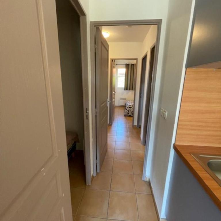 Carro, proche de la mer, appartement 2 chambres - Three-Bedroom Apartment - 5