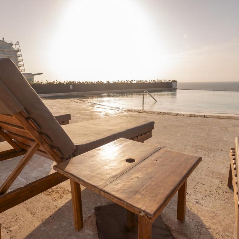 Luxury 3BR Apto. Salida a Playa Piscina Jacuzzi - Three-Bedroom Apartment - 11