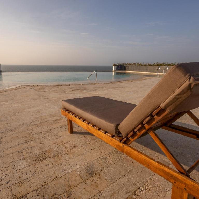 Luxury 3BR Apto. Salida a Playa Piscina Jacuzzi - Three-Bedroom Apartment - 12