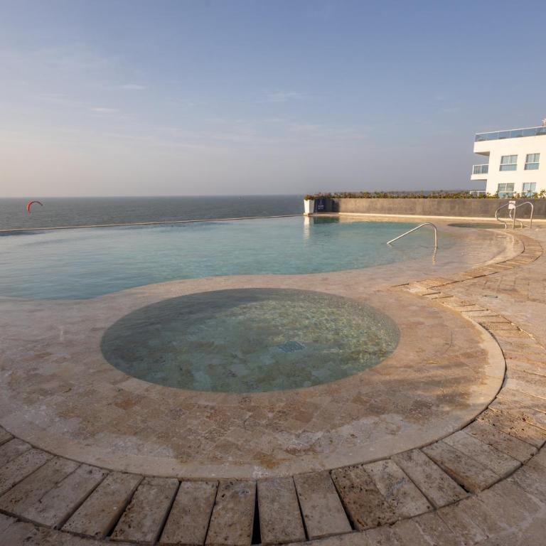 Luxury 3BR Apto. Salida a Playa Piscina Jacuzzi - Three-Bedroom Apartment - 25