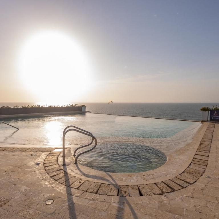 Luxury 3BR Apto. Salida a Playa Piscina Jacuzzi - Three-Bedroom Apartment - 16