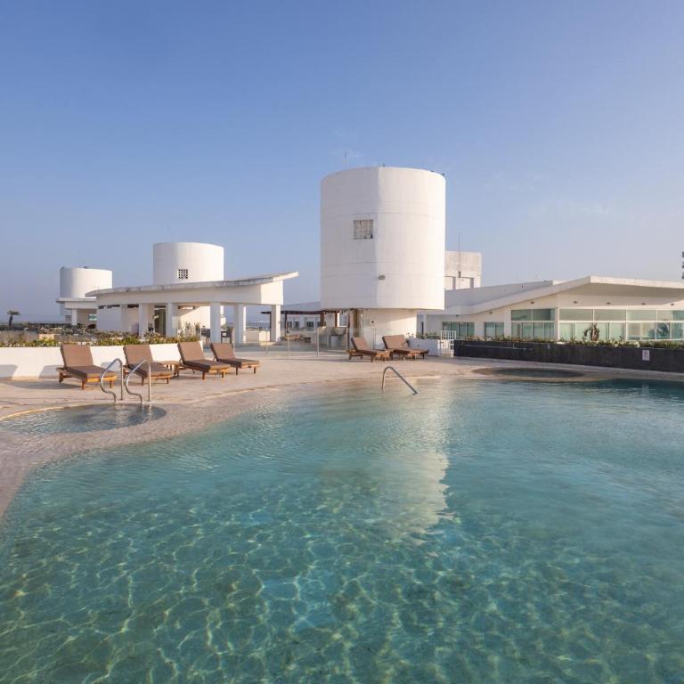 Luxury 3BR Apto. Salida a Playa Piscina Jacuzzi - Three-Bedroom Apartment - 20