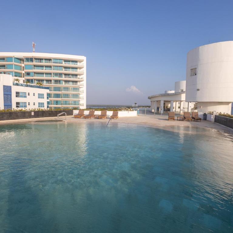 Luxury 3BR Apto. Salida a Playa Piscina Jacuzzi - Three-Bedroom Apartment - 21